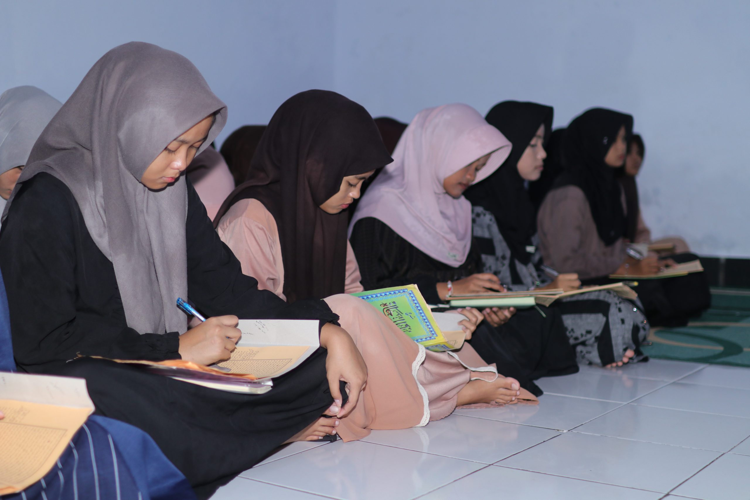 Bukan Sekadar Tradisi : Kekuatan Tersembunyi di Balik Kitab Kuning !!!